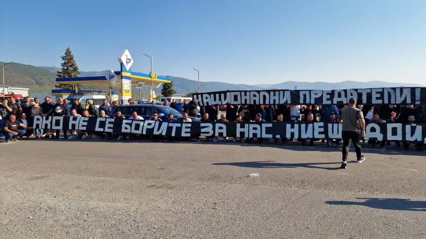 Трети ден протест на миньори и енергетици на ключови пътища