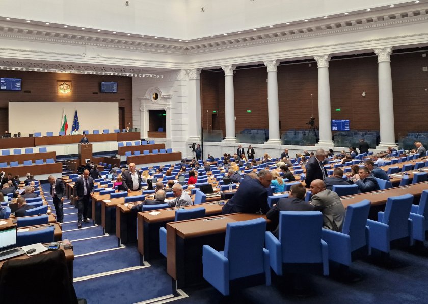 Парламентът ще обсъди предоставянето на допълнителна военна помощ за Украйна.Вчера