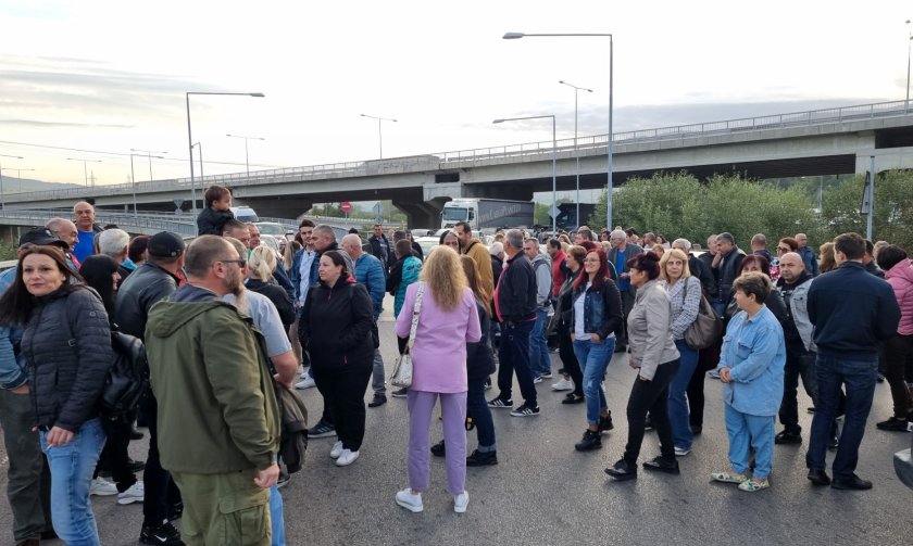 Протестиращи блокираха пътен възел "Даскалово" край Перник