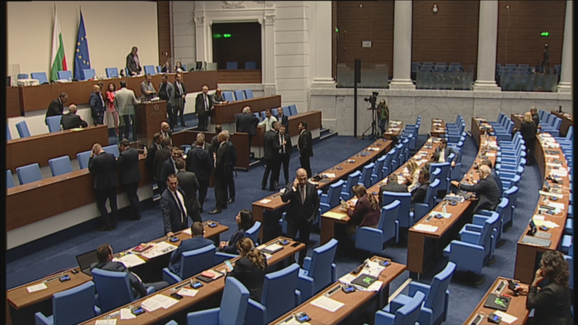 След 10-часово заседание в Народното събрание се стигна и до