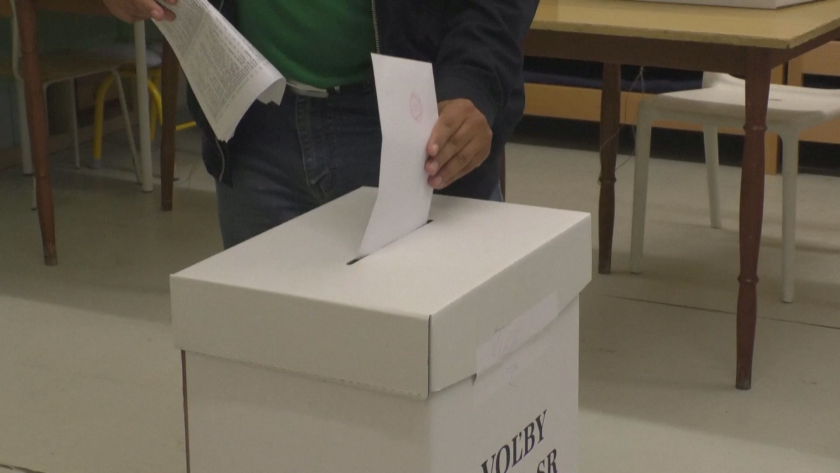 Словакия гласува на парламентарни избори. Битката е между бившия премиер