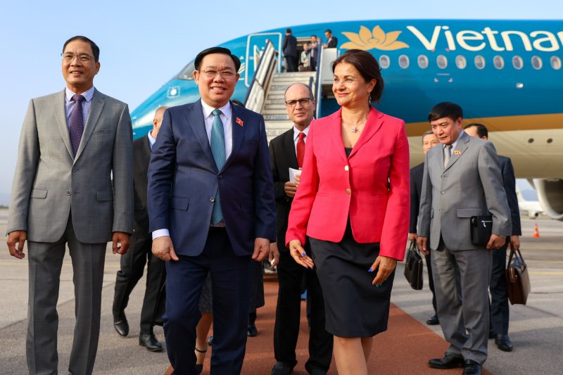 Снимка: Председателят на виетнамския парламент е на посещение в България
