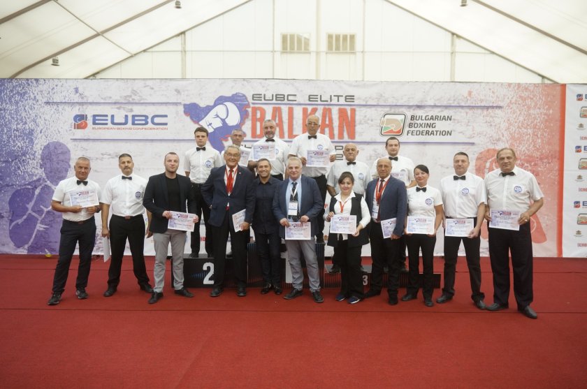 Българската федерация по бокс и президентът Красимир Инински получиха поредното