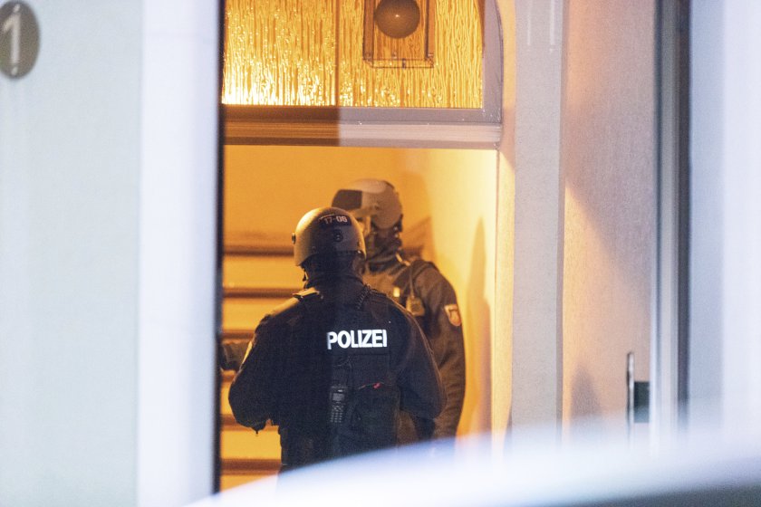 полицията германия обърка нощна музейна обиколка фенерчета кражба