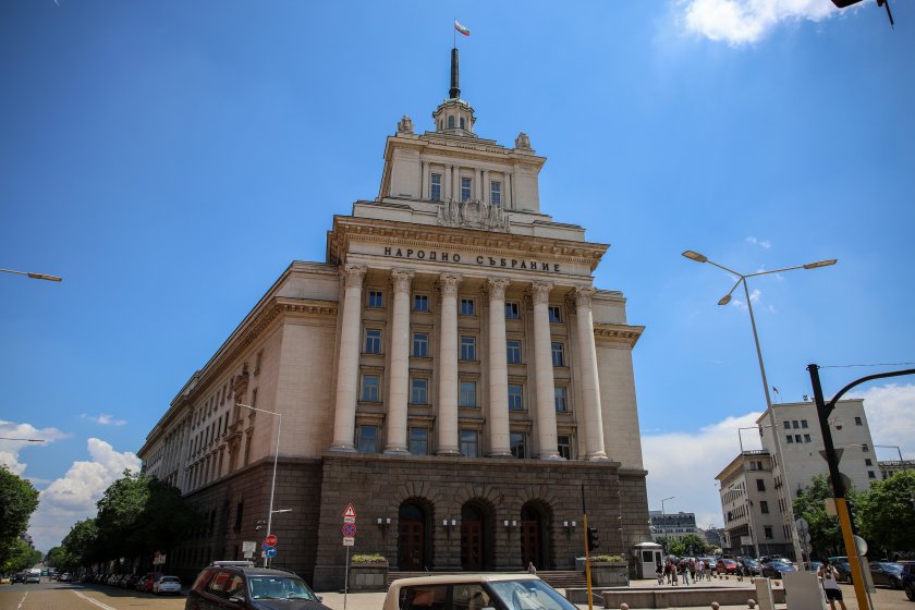 На извънредно заседание парламентът ще гласува споразумението, което беше подписано