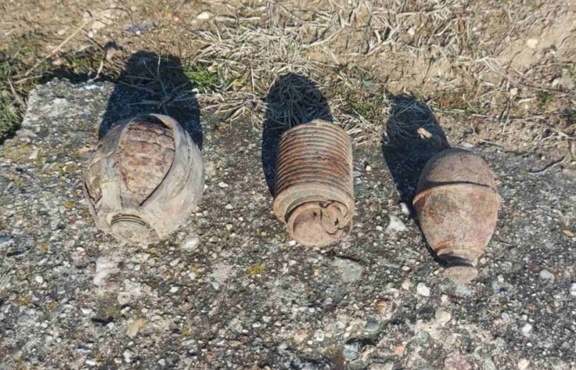 Военнослужещи са унищожили боеприпаси, открити в различни райони на страната днес