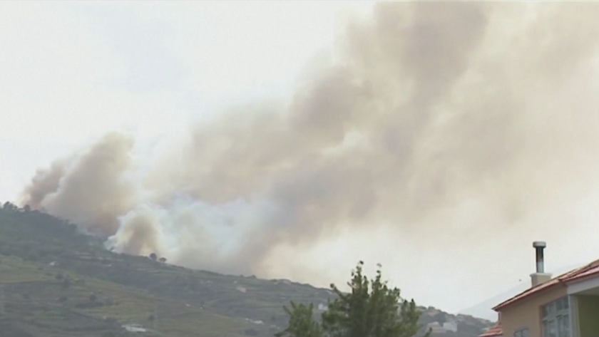 На испанския остров Тенерифе продължава борбата за овладяване на пожара.