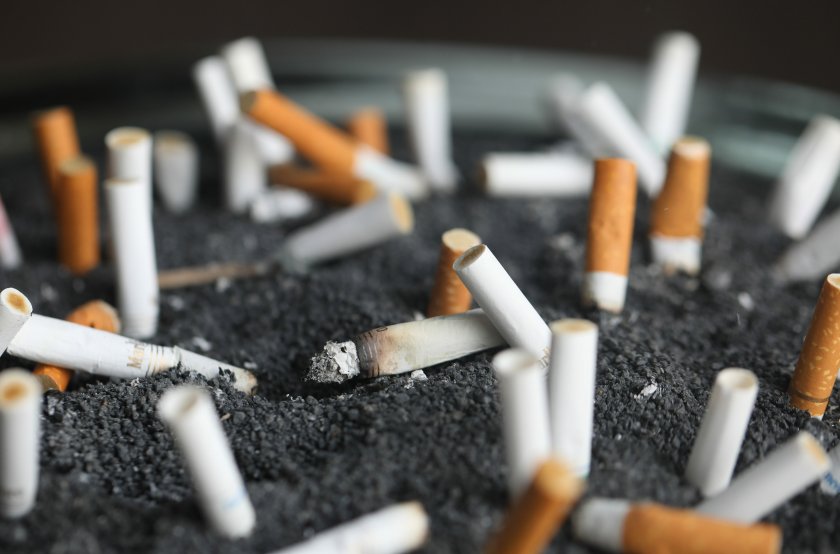 първи път света канада поставя предупредителни надписи пушенето всяка цигара