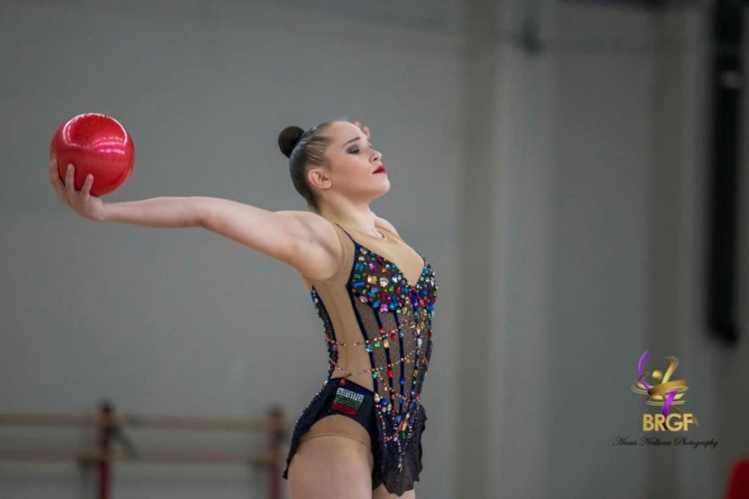 Националката по художествена гимнастика Татяна Воложанина прекрати спортната си кариера
