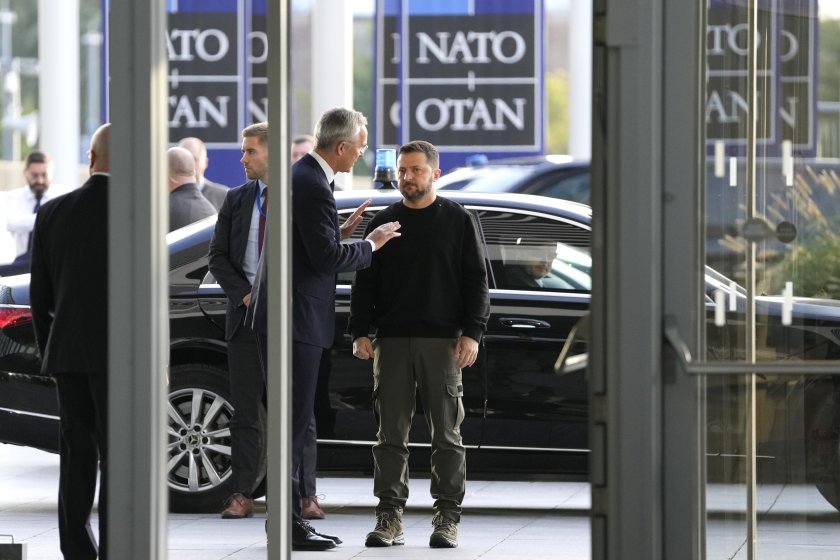 Украинският президент Володимир Зеленски поиска от съюзниците от НАТО осигуряването
