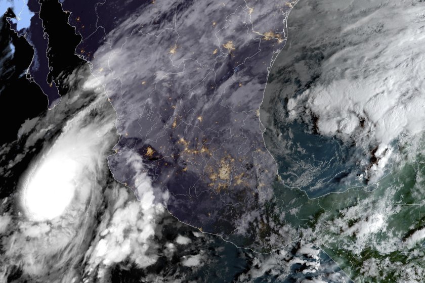 Ураганът "Лидия" връхлетя тихоокеанското крайбрежие на Мексико