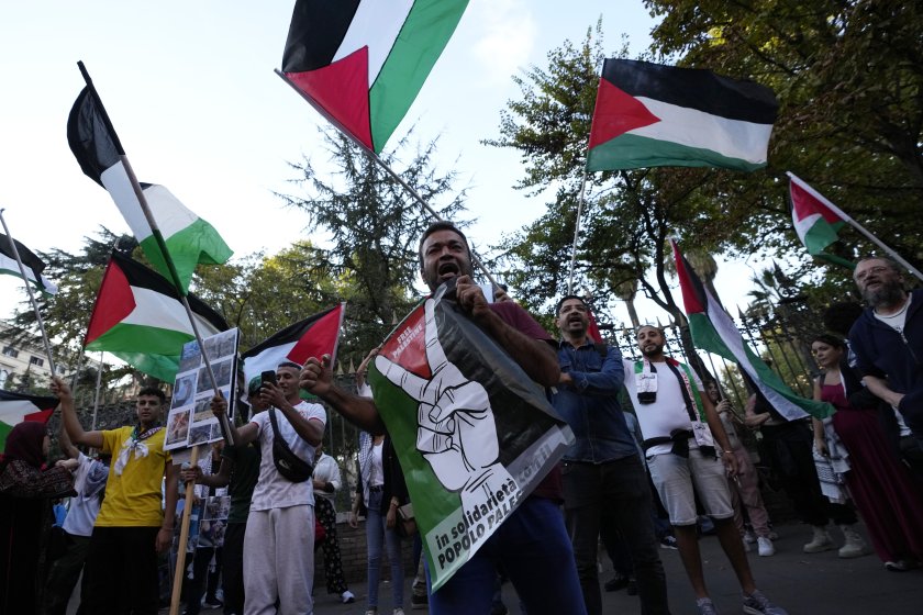 Демонстрации в подкрепа и на израелците, и на палестинците се