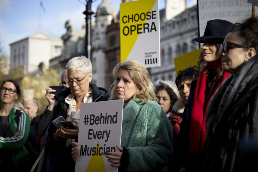Английската национална опера планира съкращения