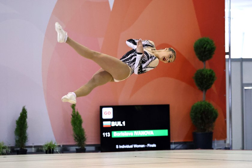 борислава иванова окичи бронз световната купа спортна акробатика букурещ
