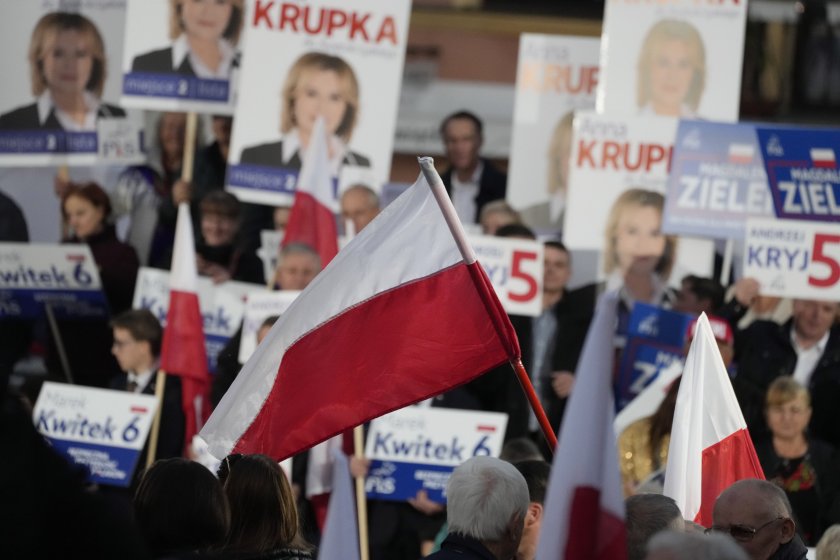 В Полша се проведоха заключителните митинги на основните политически партии