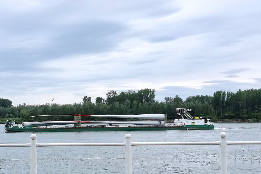 Поради критично ниското ниво на река Дунав фериботната платформа, обслужваща