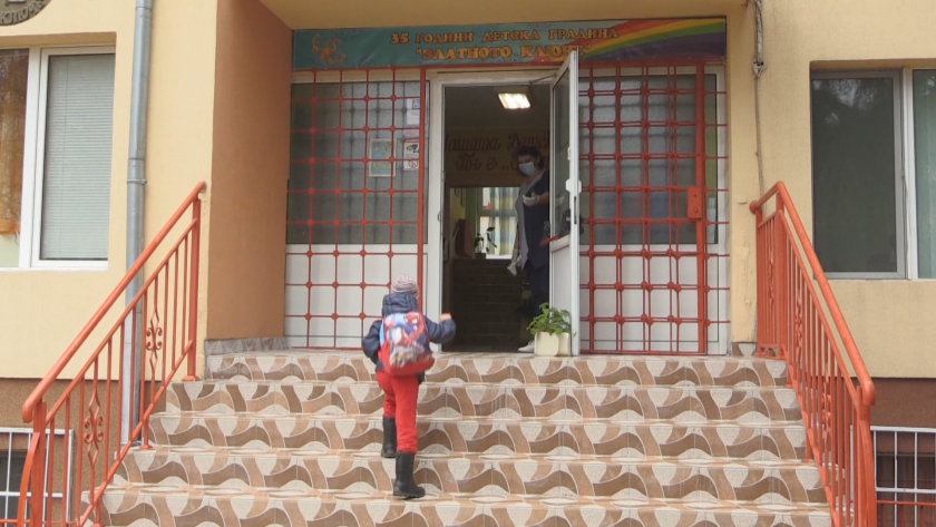 Бургас с по-строги мерки в детските градини и училищата, срещу