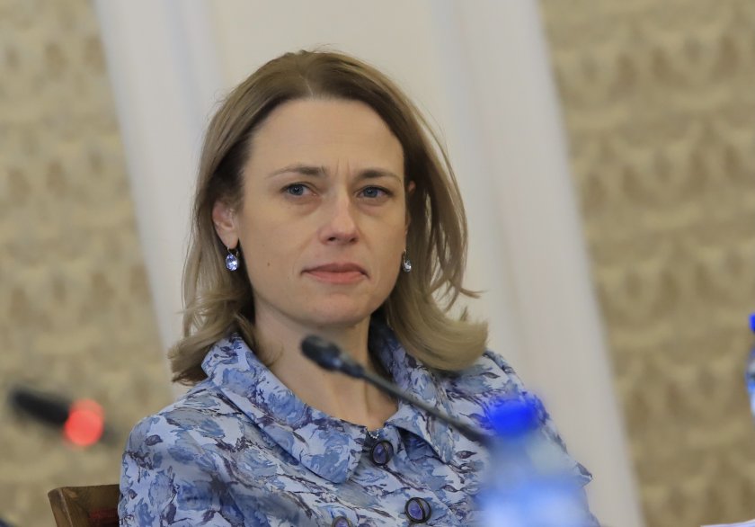 Ива Митева ще обжалва уволнението си от Народното събрание