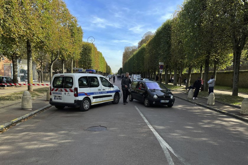Нова бомбена заплаха евакуира двореца Версай (СНИМКИ)