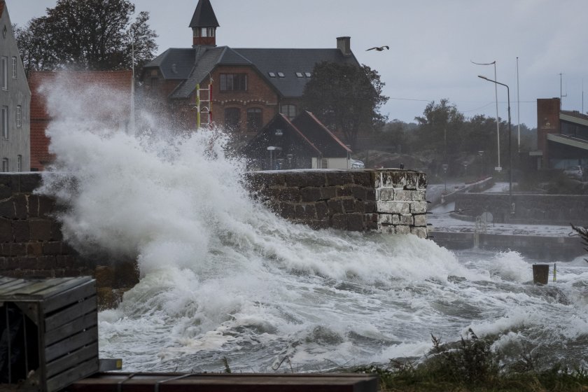 Бурята Бабет продължава да бушува в Северна Европа