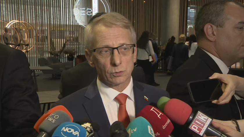 Денков: Няма връзка с българите в Газа, затова няма как да ги евакуираме