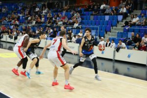 Отборът на Латина продължава разочароващото си представяне в италианското баскетболно