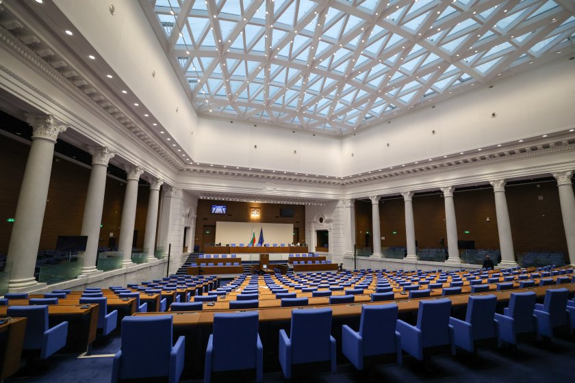 Извънредното заседание на парламента утре, поискано от ГЕРБ-СДС и ДПС