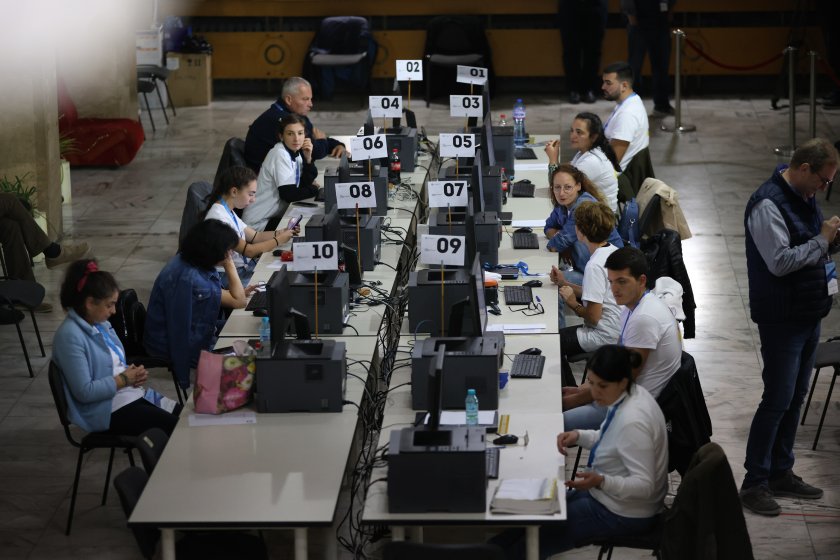 Централната избирателна комисия публикува резултатите при обработени 100% от протоколите