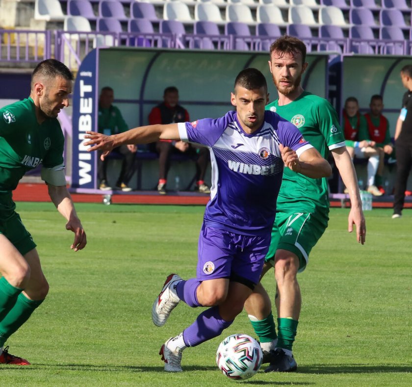 Петнадесетият кръг в Първа футболна лига стартира във Велико Търново,