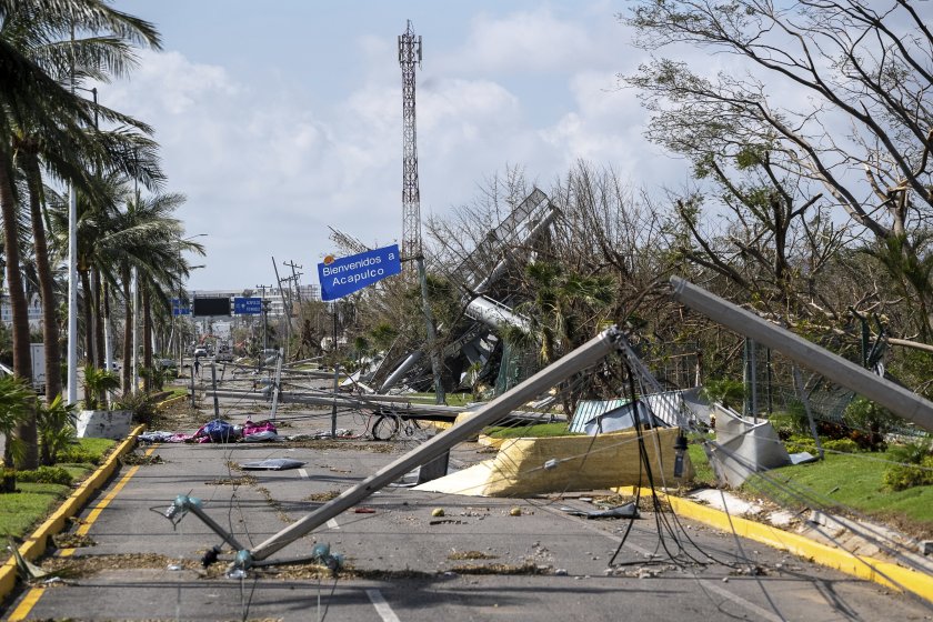 урагана отис откриха въздушен мост евакуация хора акапулко