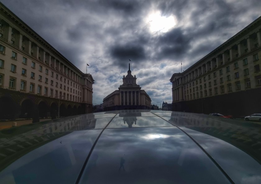 В близките часове вятърът от юг-югозапад ще се усили, по-съществено