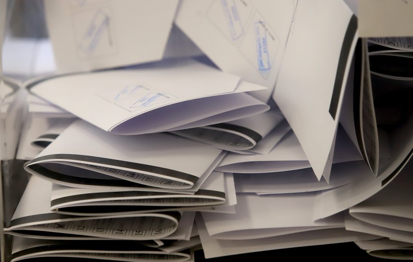 Очакват се окончателните резултати от местните изборите вчера. Вече е