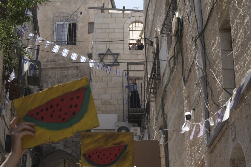 Резенът диня, който съдържа цветовете на палестинското знаме, отдавна е