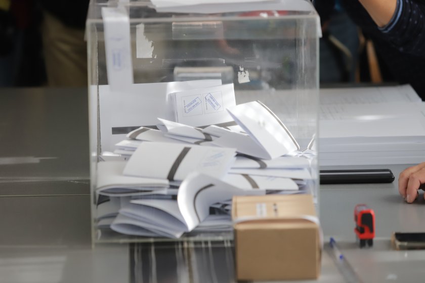 Без сериозни инциденти протича изборният ден, посочват от МВР.Гражданите могат