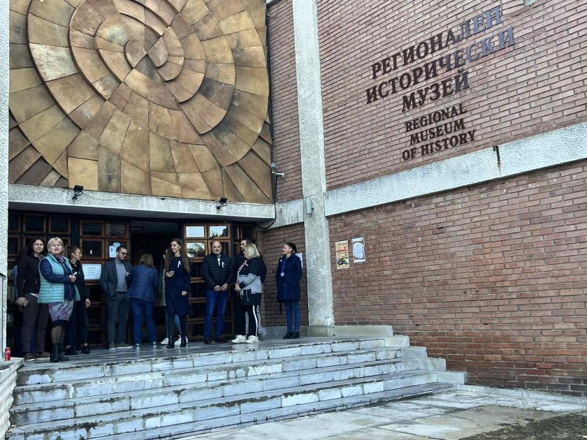 Протест на културни дейци с искане за по-високи заплати