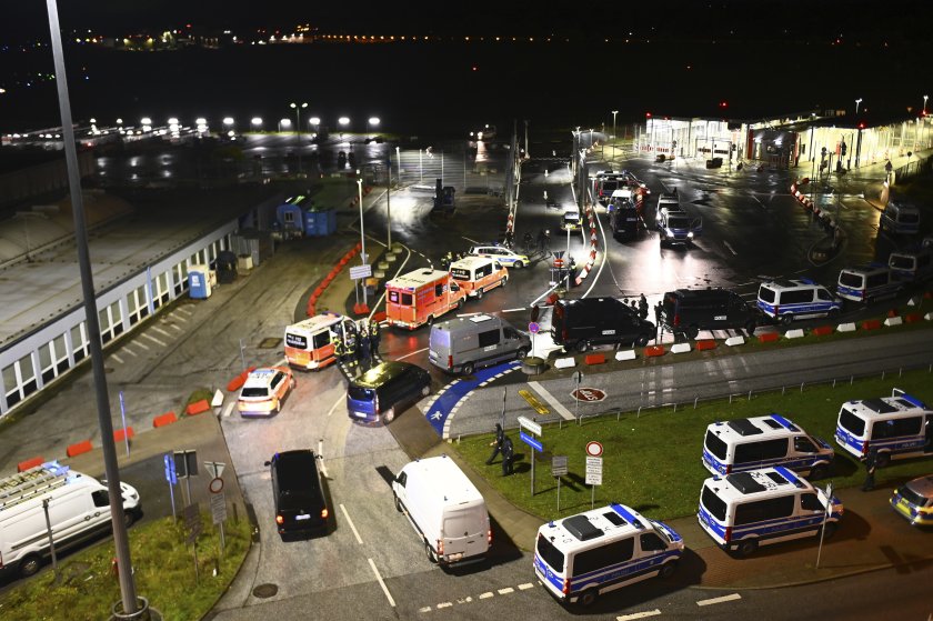 Полетите на летището в Хамбург бяха подновени тази вечер след