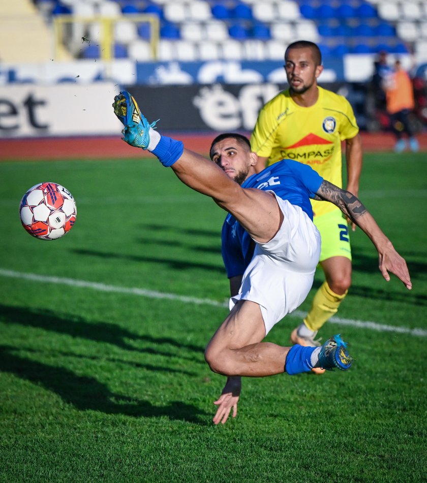 Спартак (Варна) победи с 1:0 Крумовград и продължава напред в