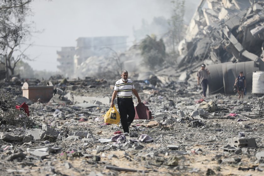 Израел е нанесъл голям брой въздушни удари срещу Ивицата Газа.