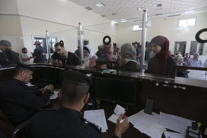Евакуираните от Газа български граждани вече са в Кайро