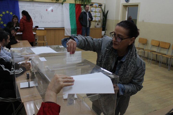 Изборният ден в Благоевград: В две от секциите е преустановено гласуването с машини
