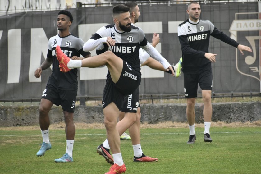 С два мача в петък започва 17-ият кръг от Първа