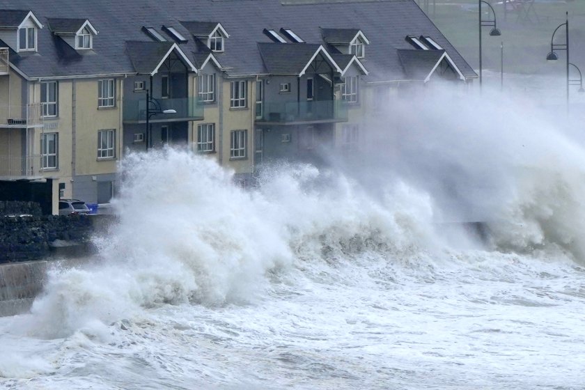опасно силен вятър райони ирландия предупредиха мвнр