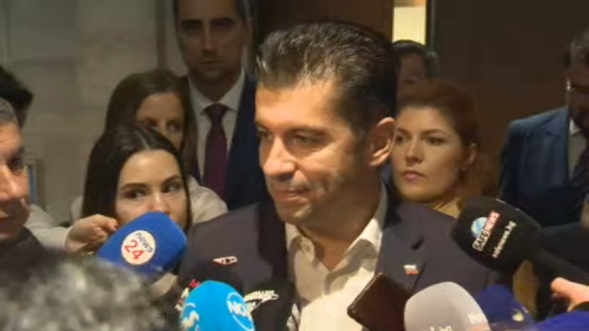 Всяка партия има право да си избере лидерите, да си