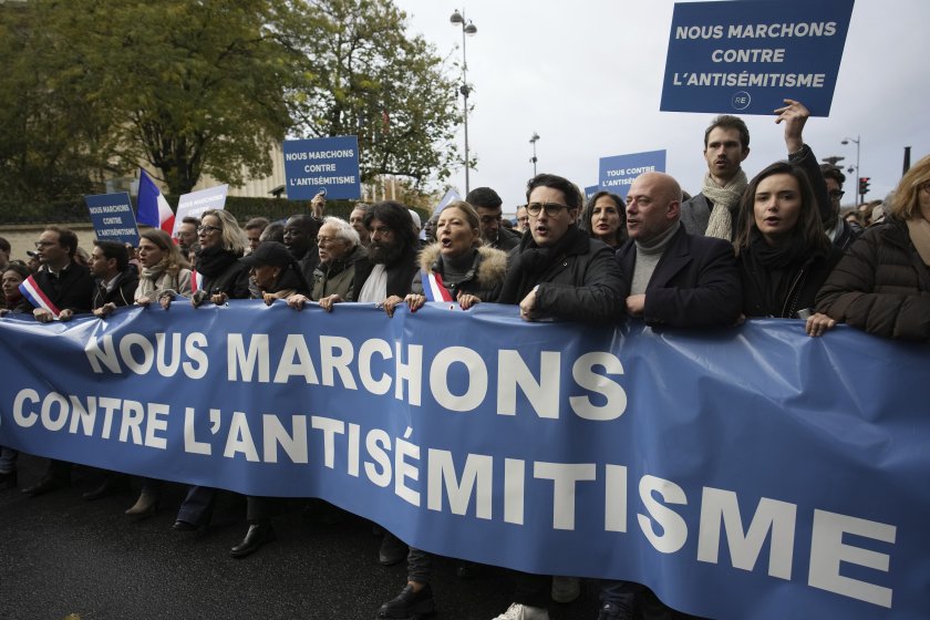 Поход срещу антисемитизма се провежда в Париж