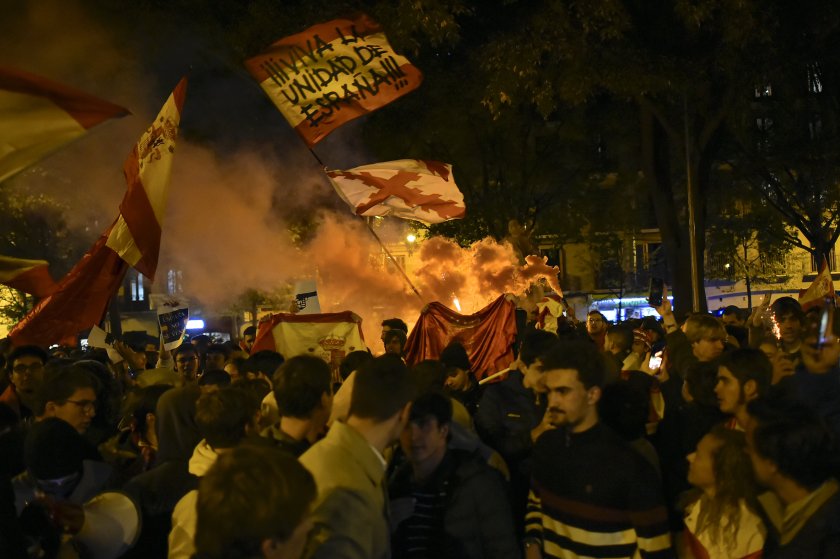 протести испания политически сделки премиер педро санчес