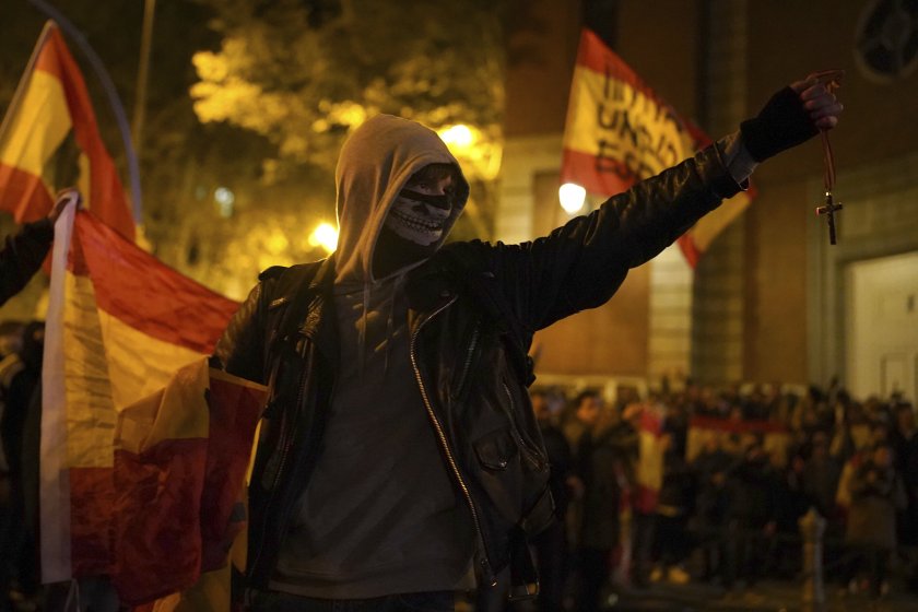 Единадесета поредна нощ на протести и сблъсъци в Мадрид
