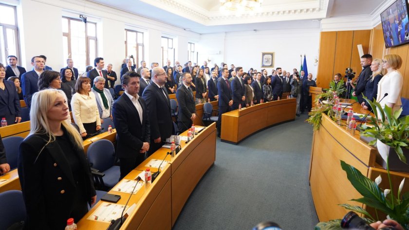 Снимка: НА ЖИВО: Новият кмет на София Васил Терзиев и новите общински съветници полагат клетва