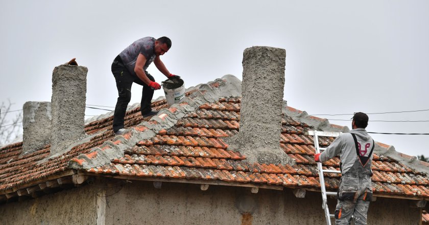 В село Лъвино, Разградска област продължават възстановителните дейности на къщите