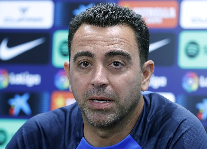 Сменят Шави с треньора на Жирона, ако не изпълни целите на Барселона