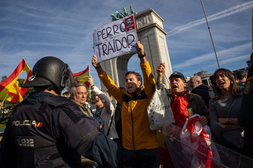 Поредният протест в Мадрид прерасна в сблъсъци между демонстранти и